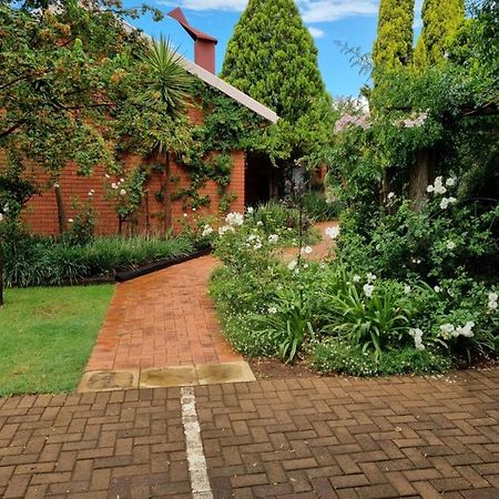 Camelia Guest House Bloemfontein Exteriör bild
