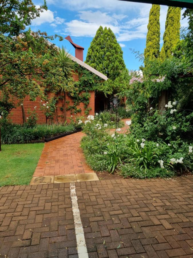 Camelia Guest House Bloemfontein Exteriör bild