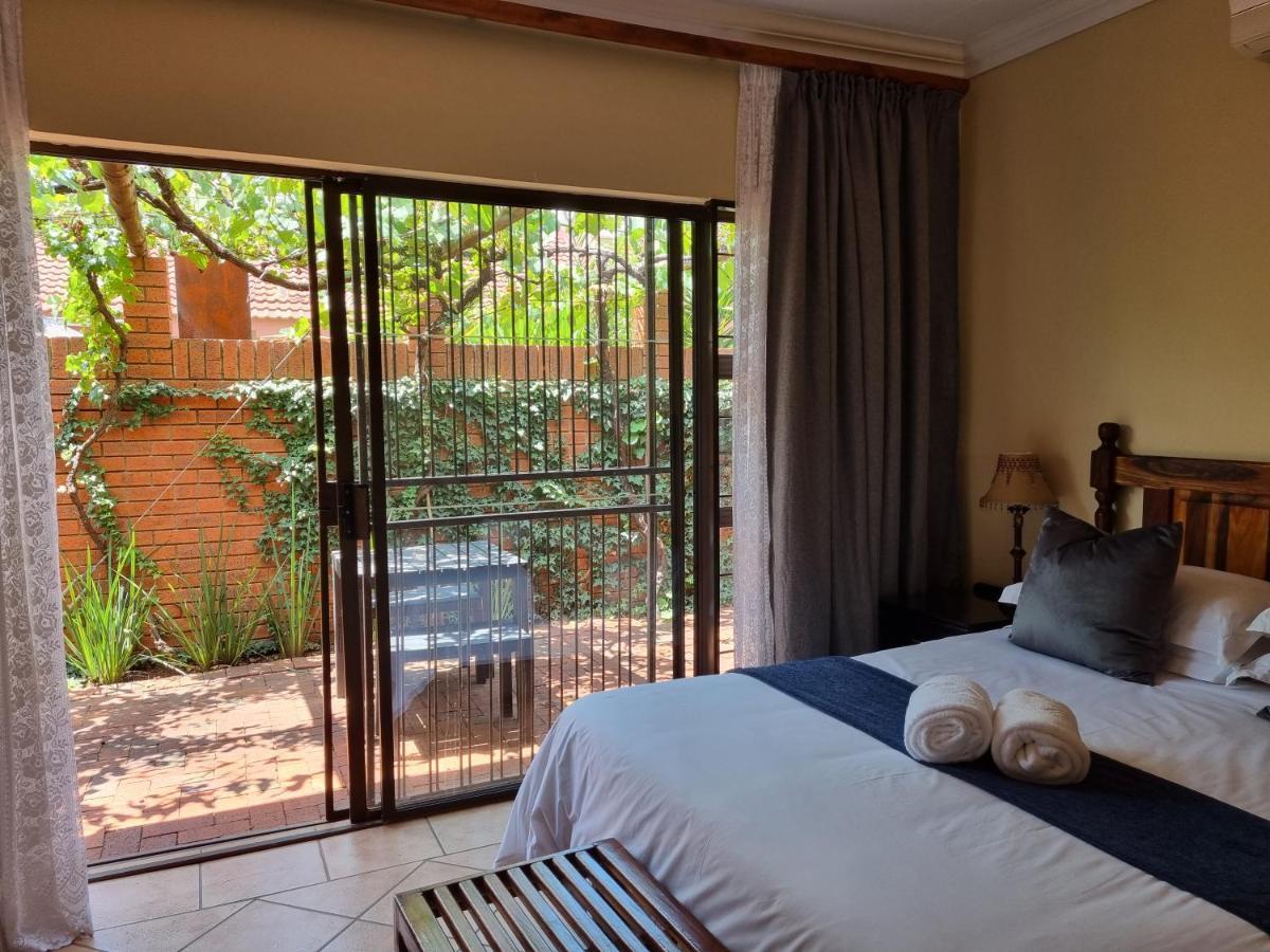 Camelia Guest House Bloemfontein Exteriör bild