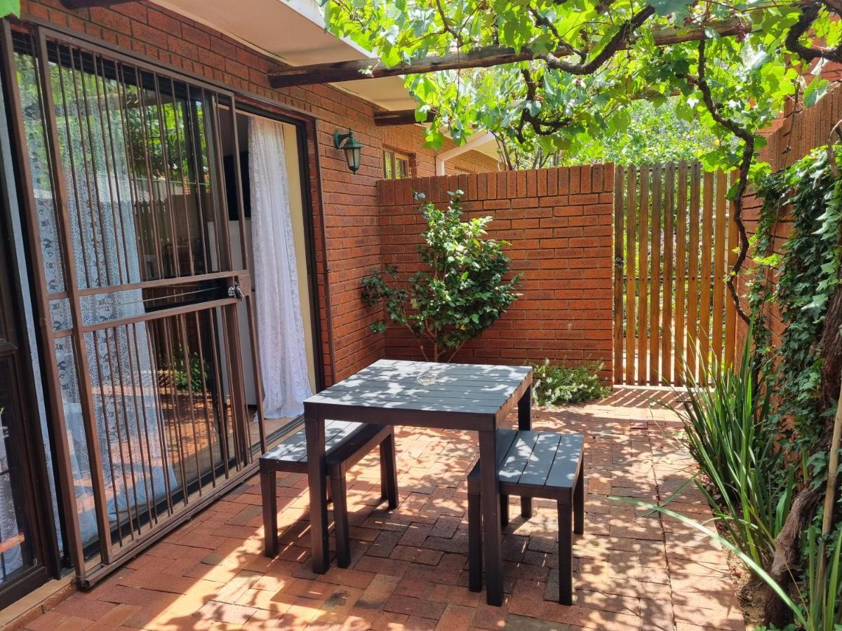 Camelia Guest House Bloemfontein Exteriör bild
