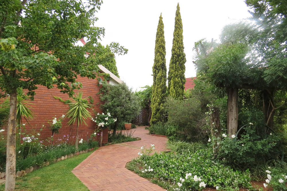 Camelia Guest House Bloemfontein Exteriör bild