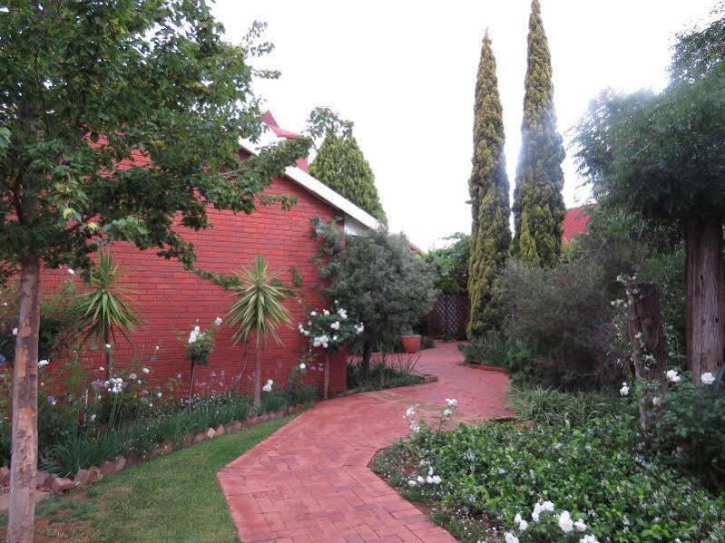 Camelia Guest House Bloemfontein Exteriör bild
