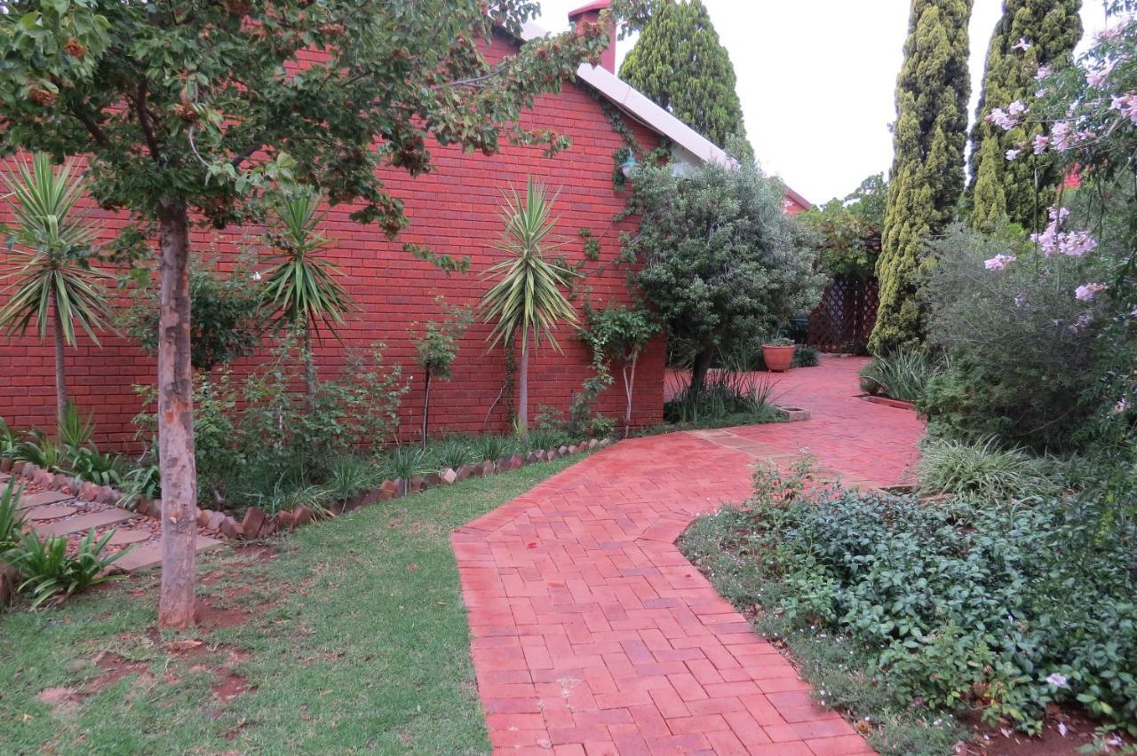 Camelia Guest House Bloemfontein Exteriör bild