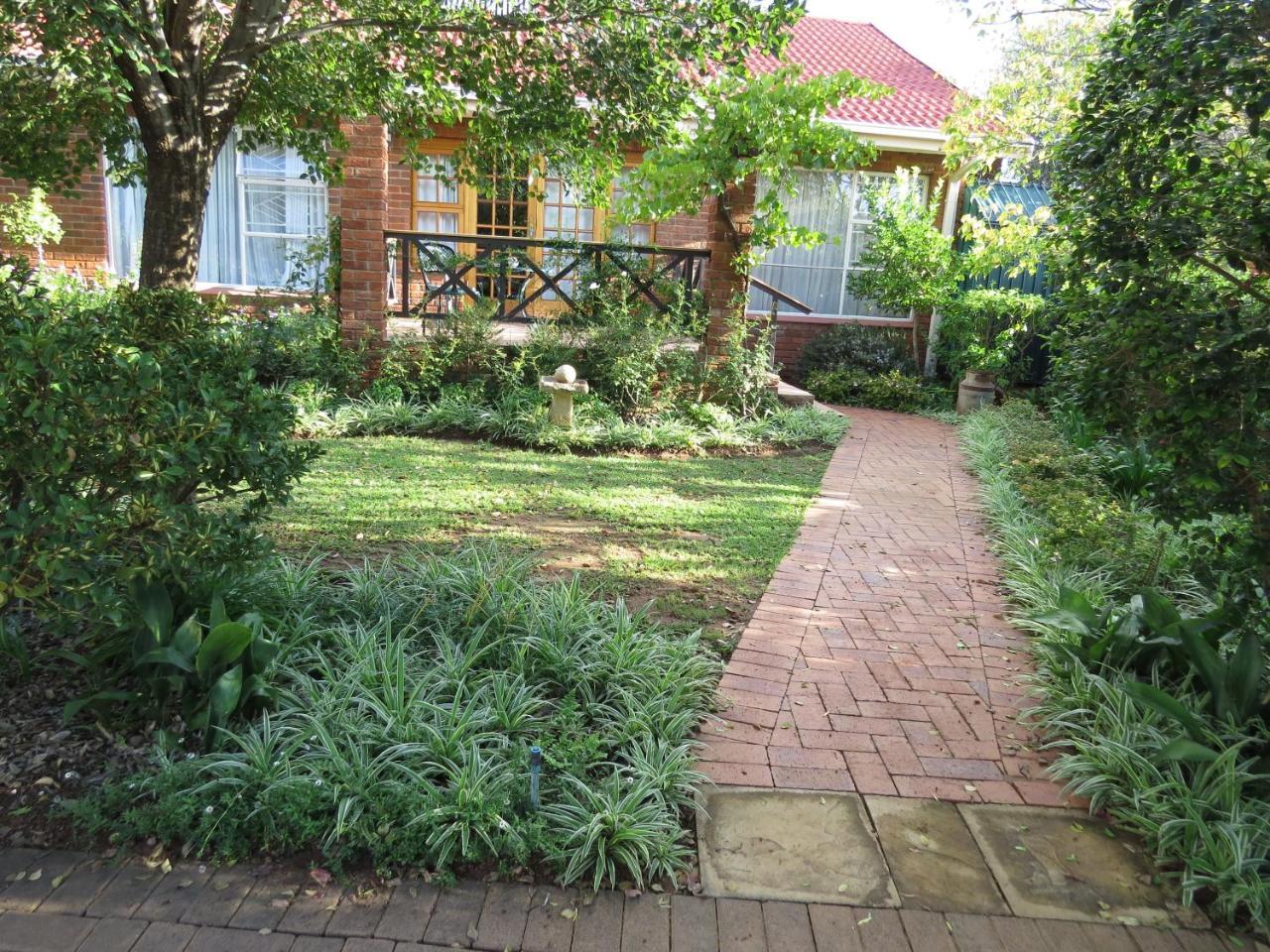 Camelia Guest House Bloemfontein Exteriör bild