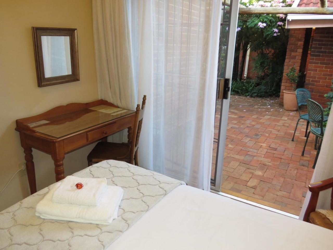 Camelia Guest House Bloemfontein Exteriör bild